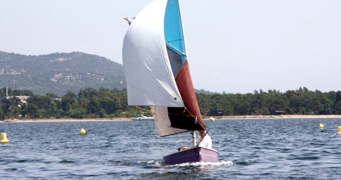 petit-voilier-transportable-gazelle-des-sables-bateau-a-voile-tradition-architecte-naval